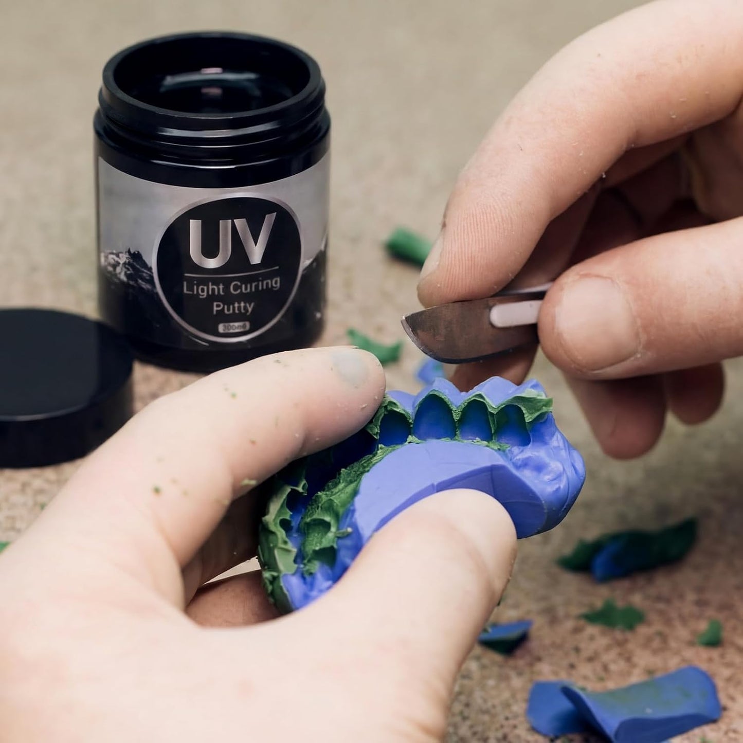 Lounsweer 200g UV Light Curing Putty Resin Clay 3D Print Repair Filler Fast Curing for 3D Crafts Model Kits Fix Nicks Scratches Cracks Quickly(200g, Clear)